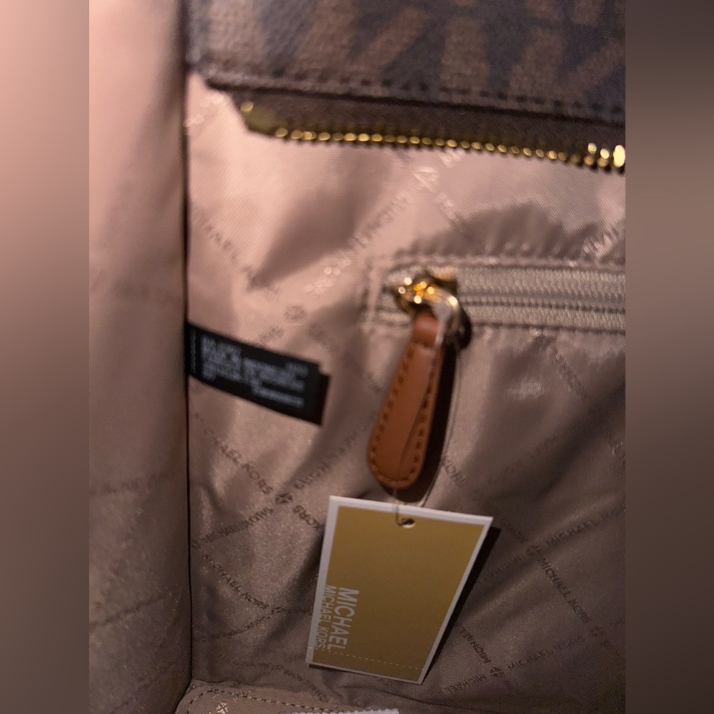 Michael Kors purse - Picture 6 of 6